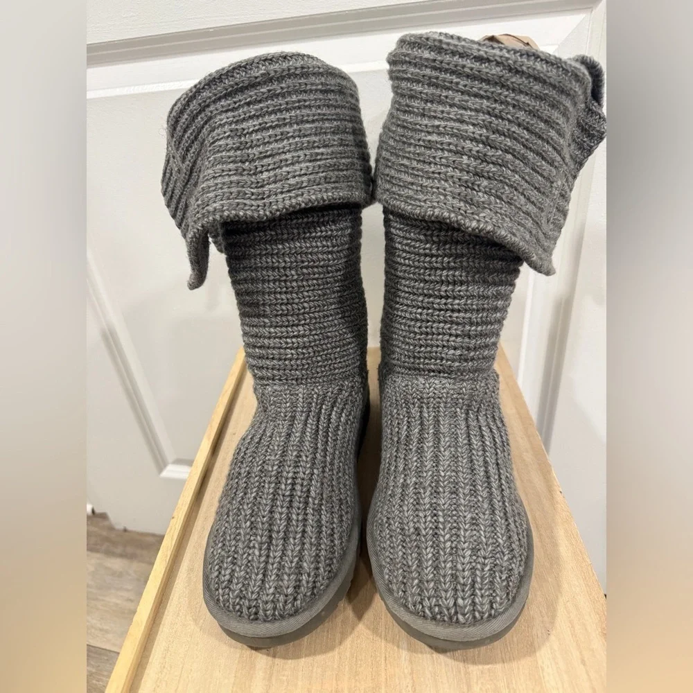 UGG Australia Gray Knit Tall Boots Women’s Size 7 Cozy Winter Shearling